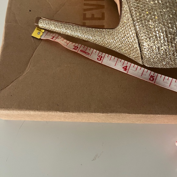 Betsy Johnson Gold High Heels Shoes - Picture 9 of 9